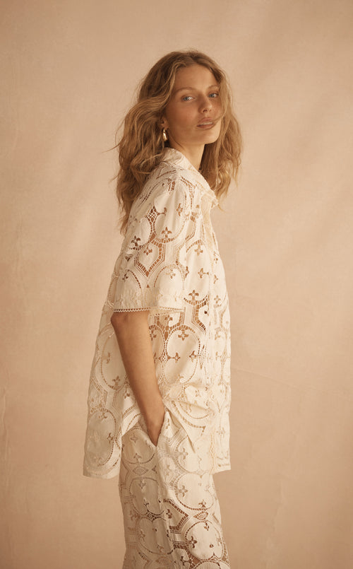 RELIQUIA Oversized Shirt, close-up